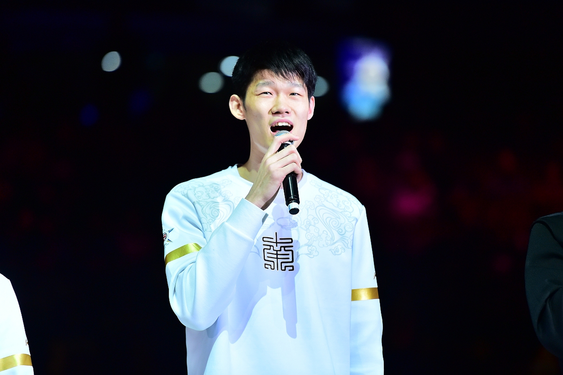 包含今晨CBA季后赛传出新动向，毕尔巴鄂竞技遗憾出局，管理层表态——信心回归，医务组通报恢复的词条